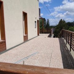 mini-gep-hu-kert-balaton-hu-terasz-burkolas-jarda-lepcso-terburkolat-scaled