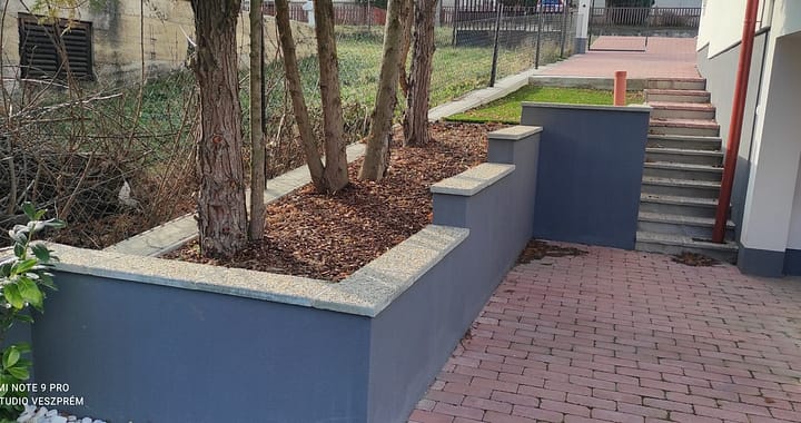 támfal-járda-kerítés-kertépítés-Balaton-Veszprém-térkő-térburkolat